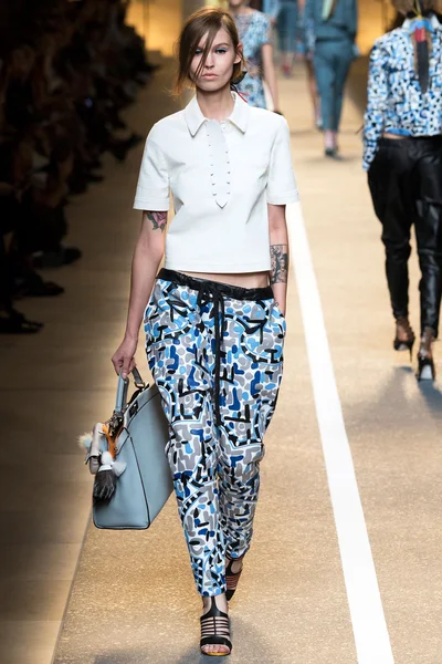 Look 28